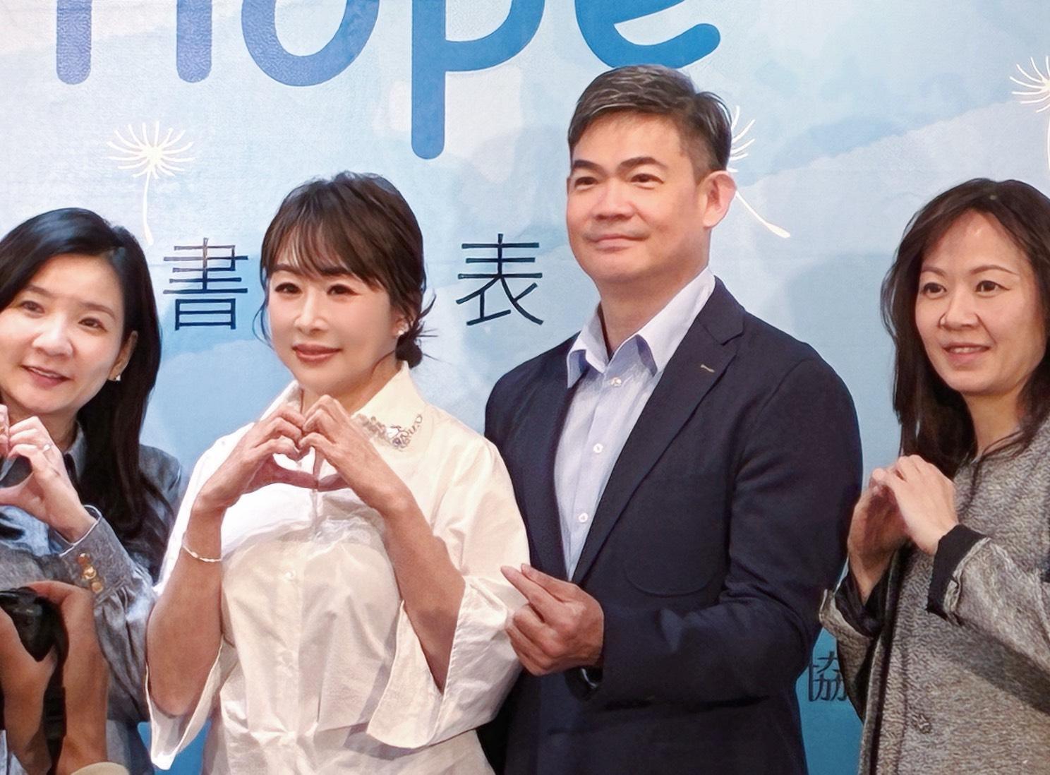 連勝武、路永佳久違同框比愛心！談連戰近況　讚：很有福氣