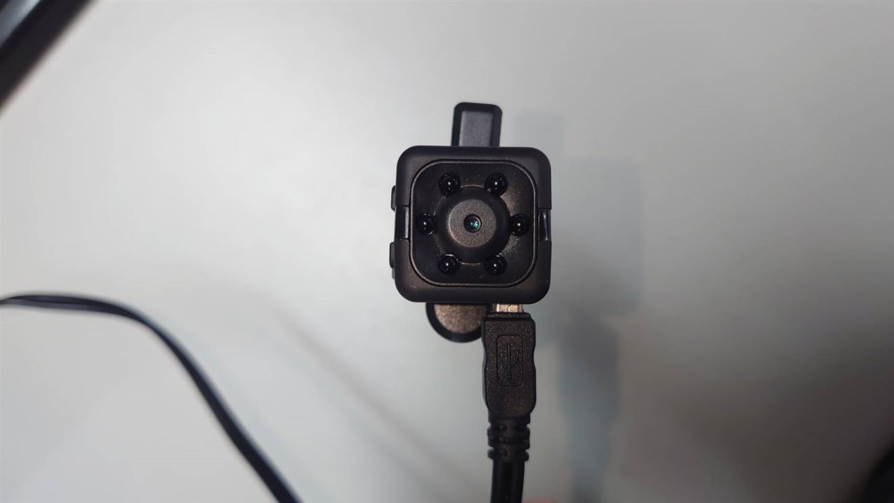 國防教室變春宮戰場！女教官裝針孔偷拍前任激戰　花7萬找徵信社外流