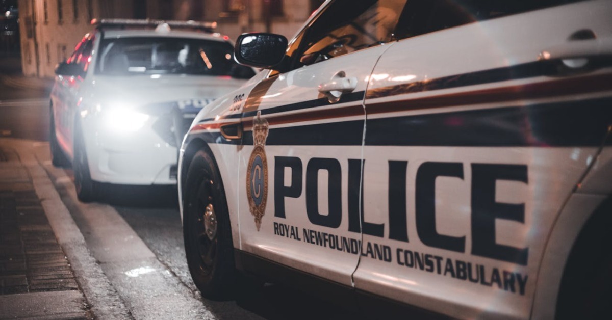 影／移民局人員又執法失當！男遭壓制、臉被膝蓋多次重擊