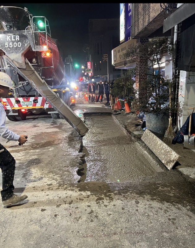 台南中西區五妃街路面下陷回填 (圖)