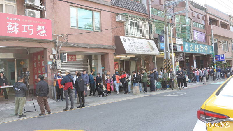 蘇巧慧發放300份「台灣尚勇」春聯 半小時搶光