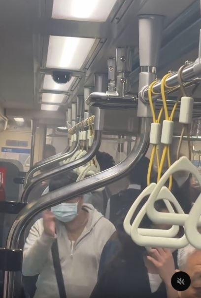 北捷深夜驚魂！行動電源起火車廂煙霧瀰漫　450旅客奔逃：以為世界末日